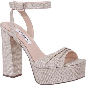 NWT Nina Dorcas Platform Heels Size 6.5